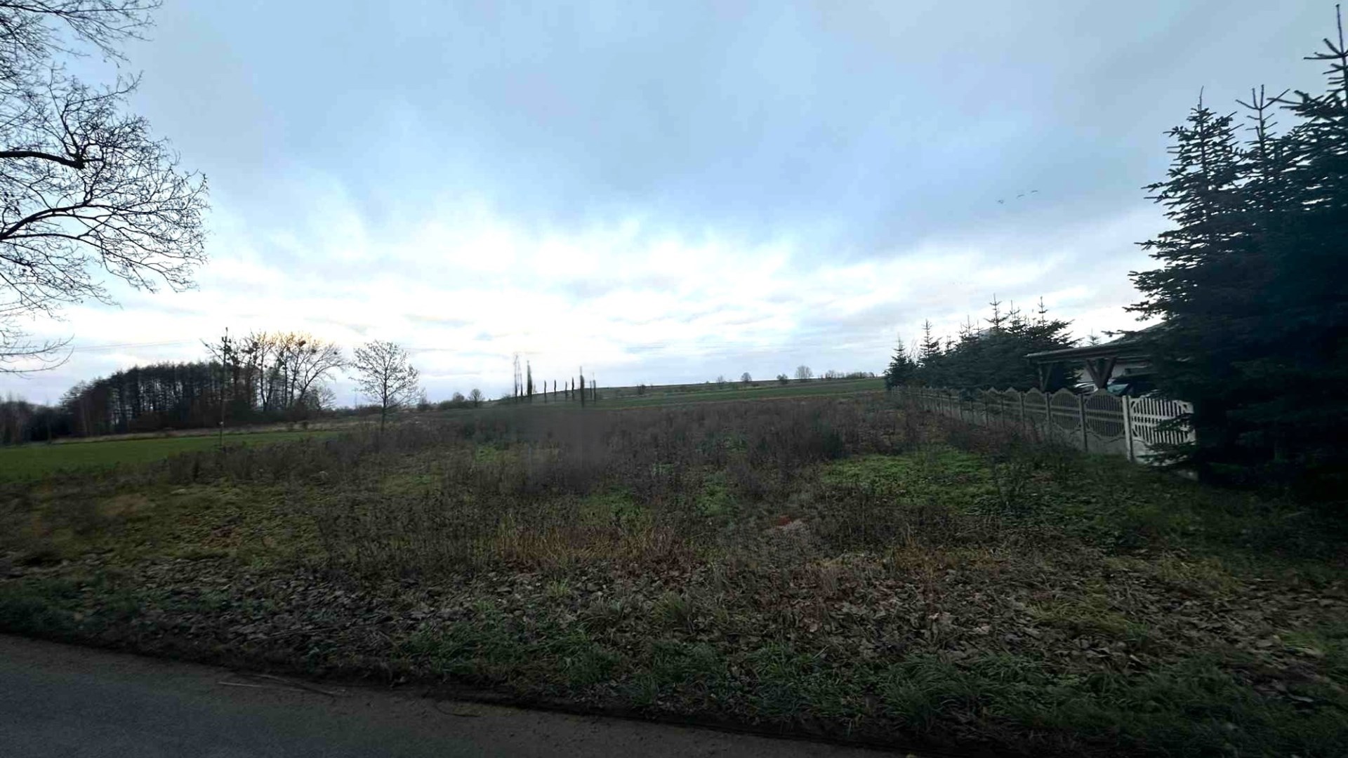 Działka na sprzedaż