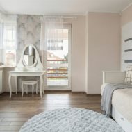 SZEREGOWIEC NA STRZEŻONYM OSIEDLU