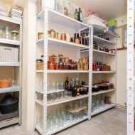 SZEREGOWIEC NA STRZEŻONYM OSIEDLU