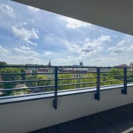 Widok na panoramę Szczecina i wielkomiejski styl