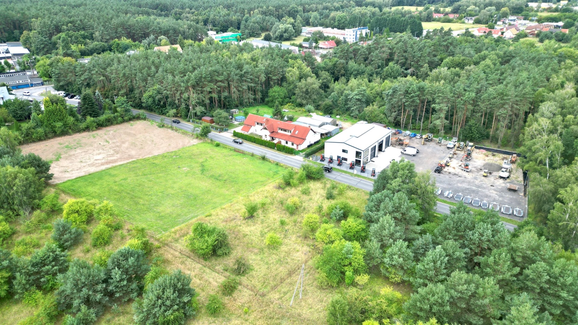 LUBIESZYN I LINIA - HALA - BIURA - USŁUGI