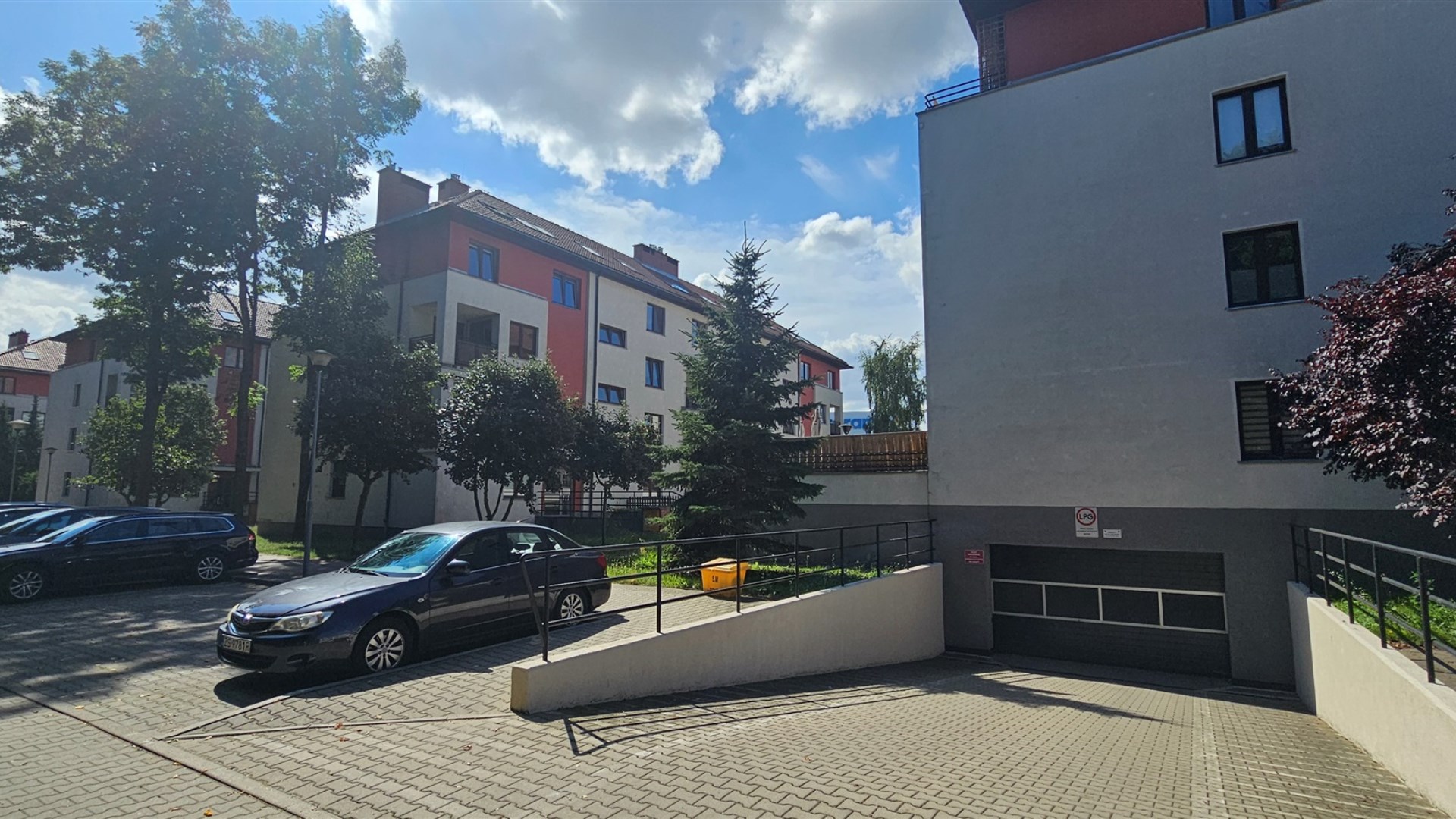 Duży garaż – 22,72 m², Polskich Marynarzy-Gumieńce