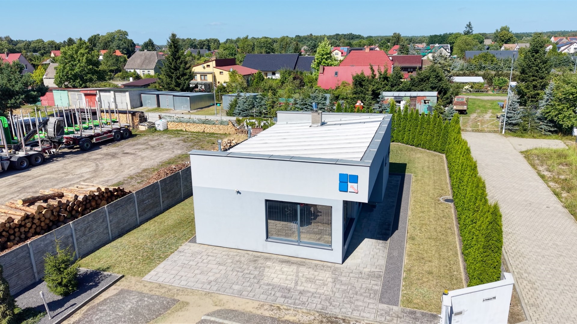 Budynek biurowy 92m²z halą 180m²| Działka 1201m²