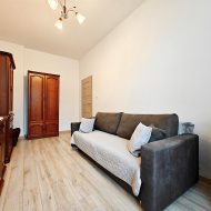 2 POKOJE W SAMYM CENTRUM, BALKON, NISKI CZYNSZ!