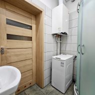 2 POKOJE W SAMYM CENTRUM, BALKON, NISKI CZYNSZ!